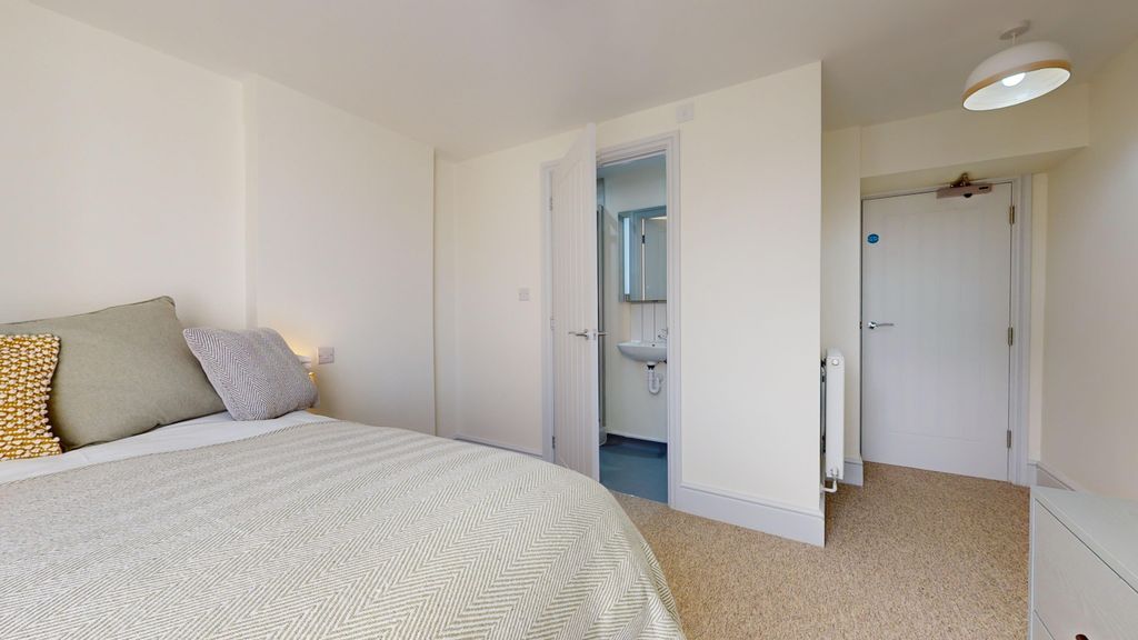Property photo 2 of 8 Flat 1 Room 5A