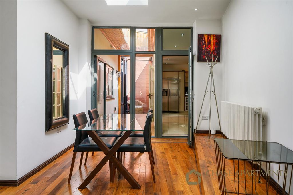 Property photo 3 of 13 Cube House Se16 3Gd-2.Jpg