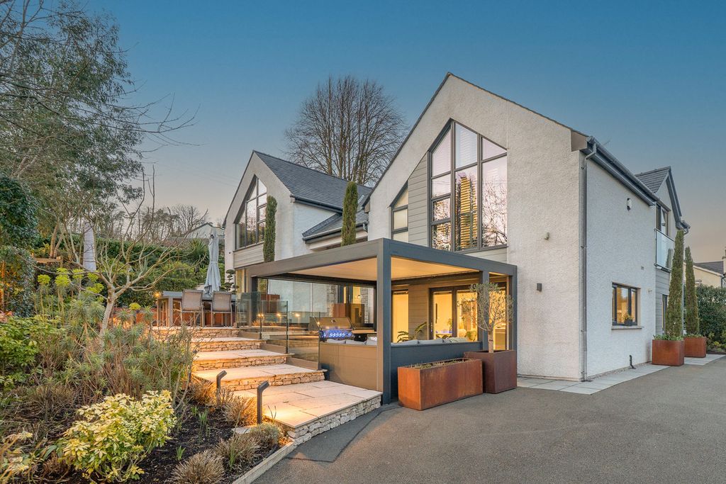 Property photo 1 of 42