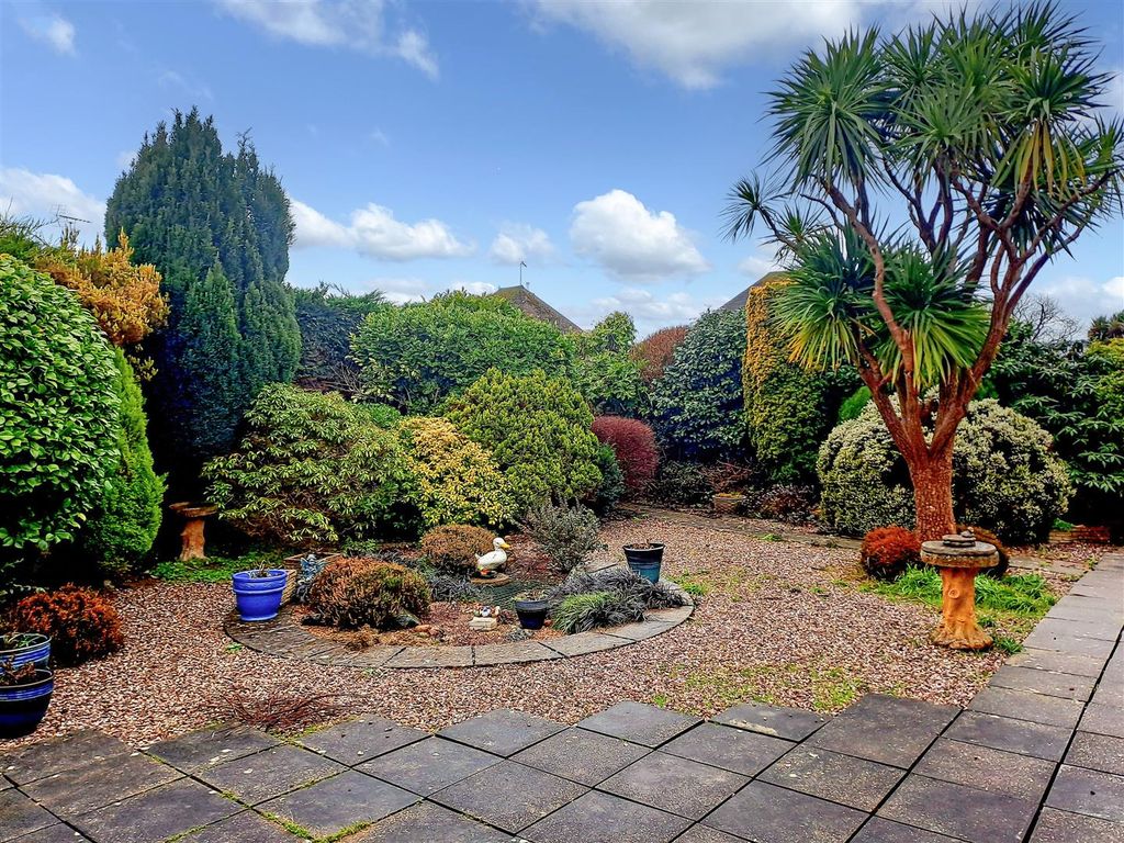 Property photo 2 of 16 South Facing Rear Garden