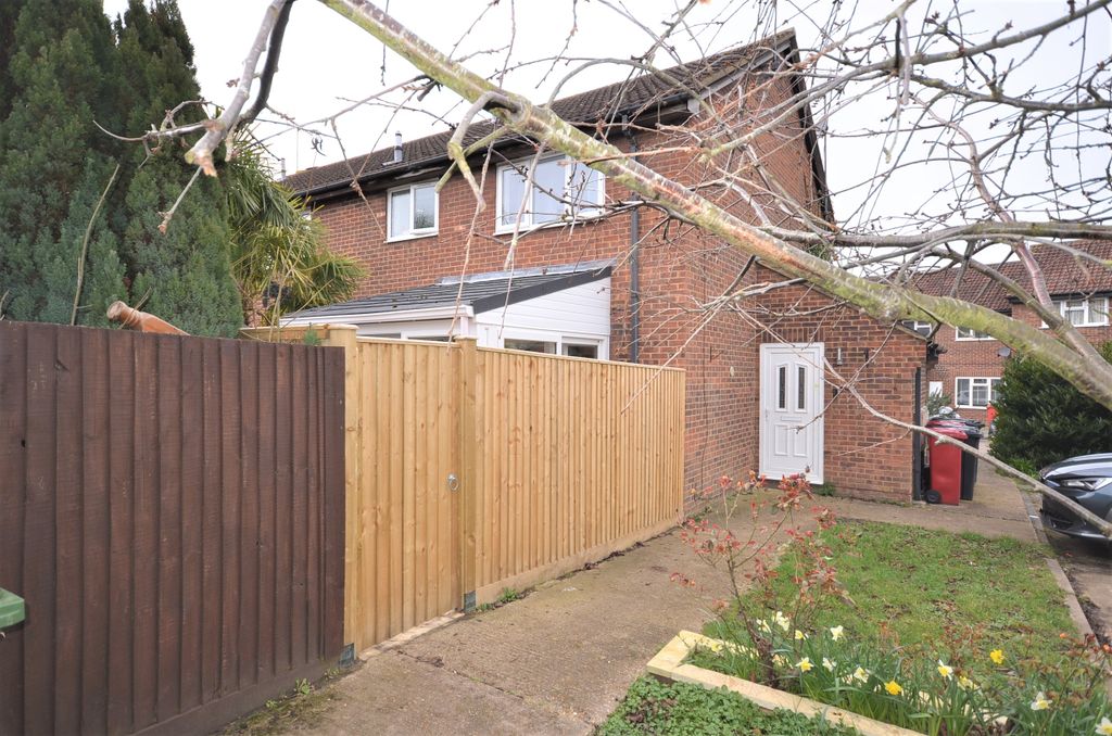 Property photo 1 of 9 Exterior