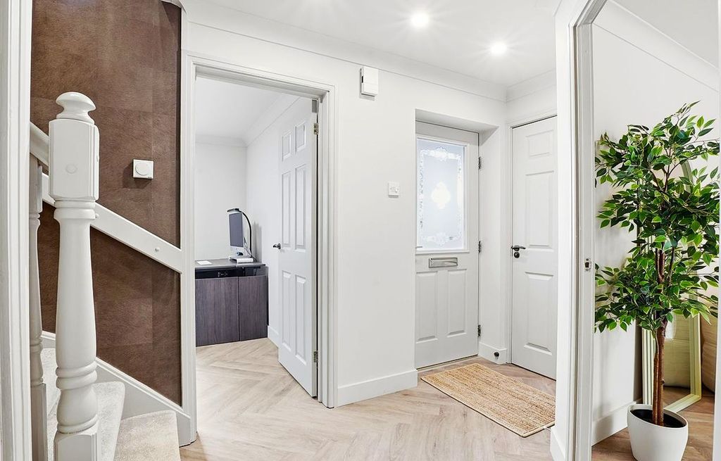 Property photo 3 of 30 Entrance