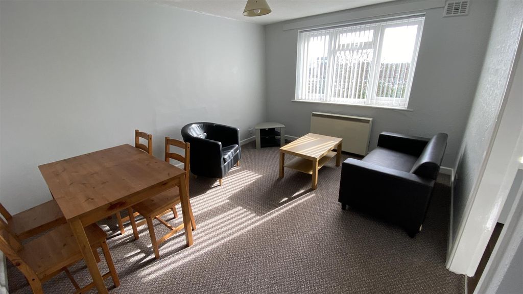 Property photo 2 of 6 Living Room.Jpg