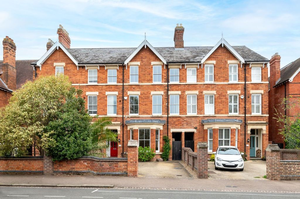 Property photo 1 of 28