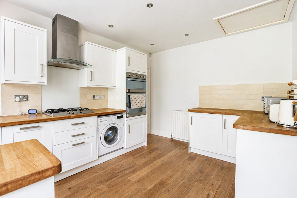 Property photo 3 of 12 Kitchen