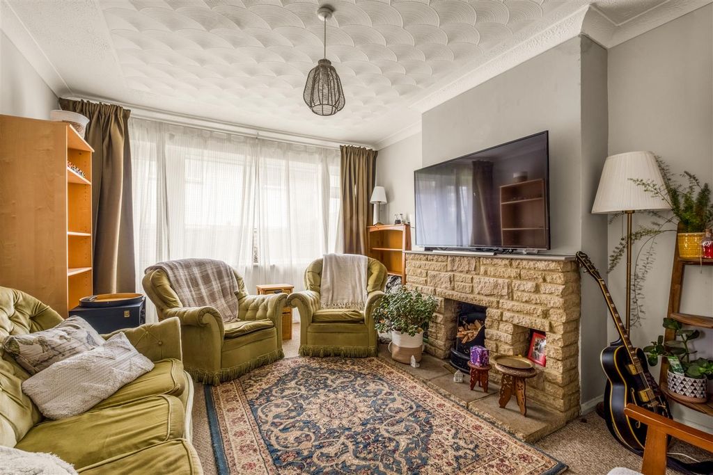 Property photo 2 of 19 9 Foredown Cl-6.Jpg