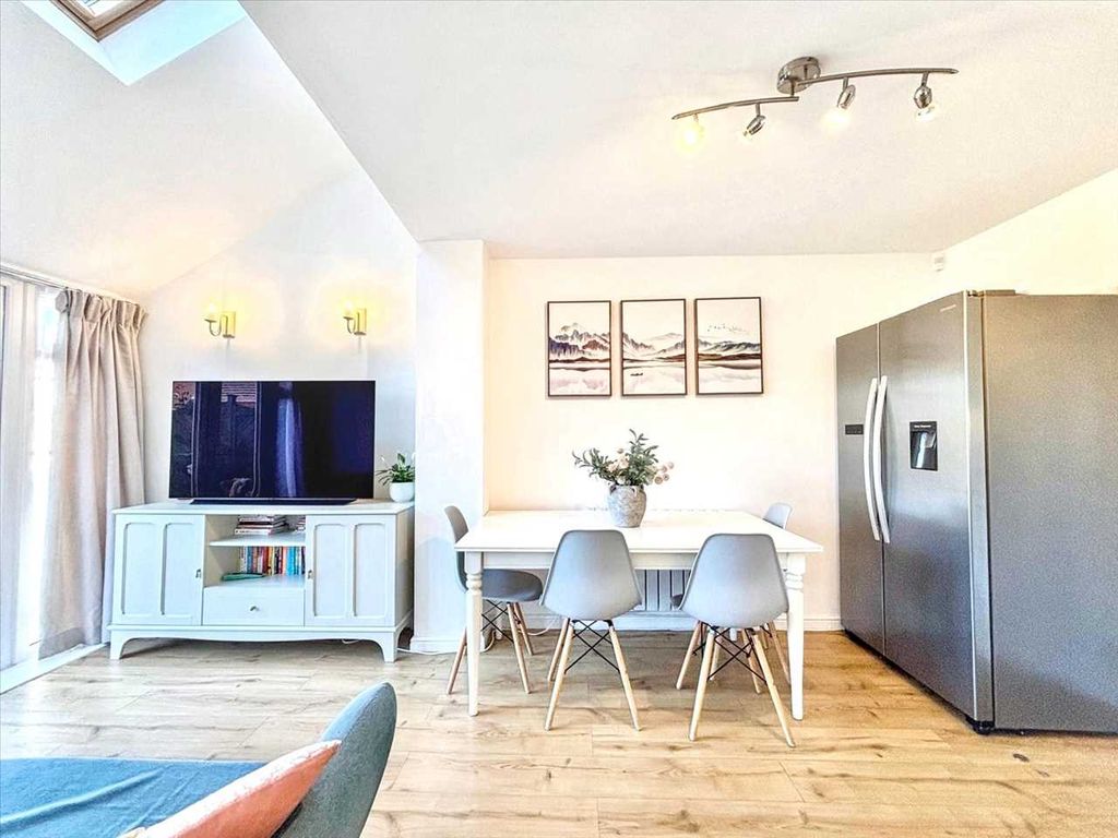 Property photo 3 of 27