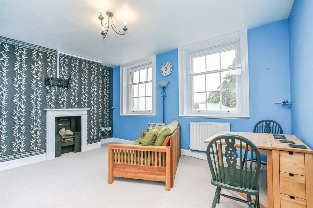 Property photo 1 of 10 Picture No. 12