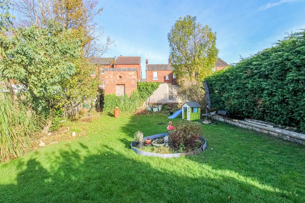 Property photo 2 of 11 Outside