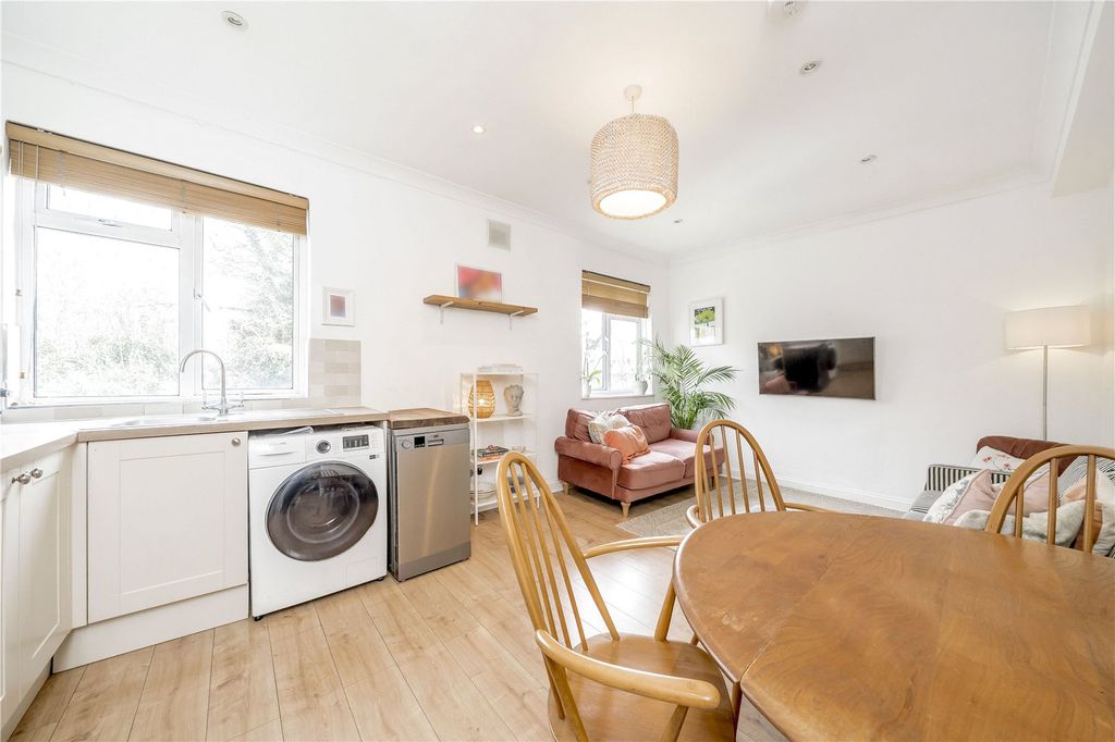 Property photo 3 of 8 Picture No. 11