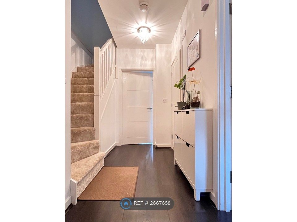 Property photo 2 of 24 Hallway