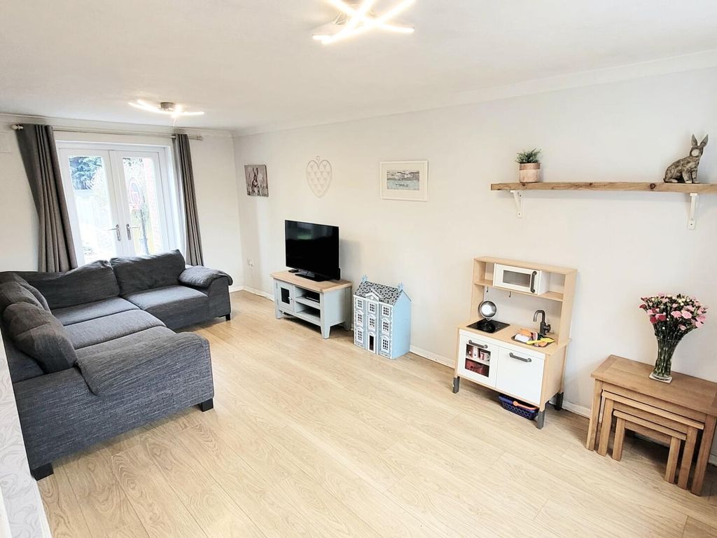 Property photo 2 of 19 Living Room