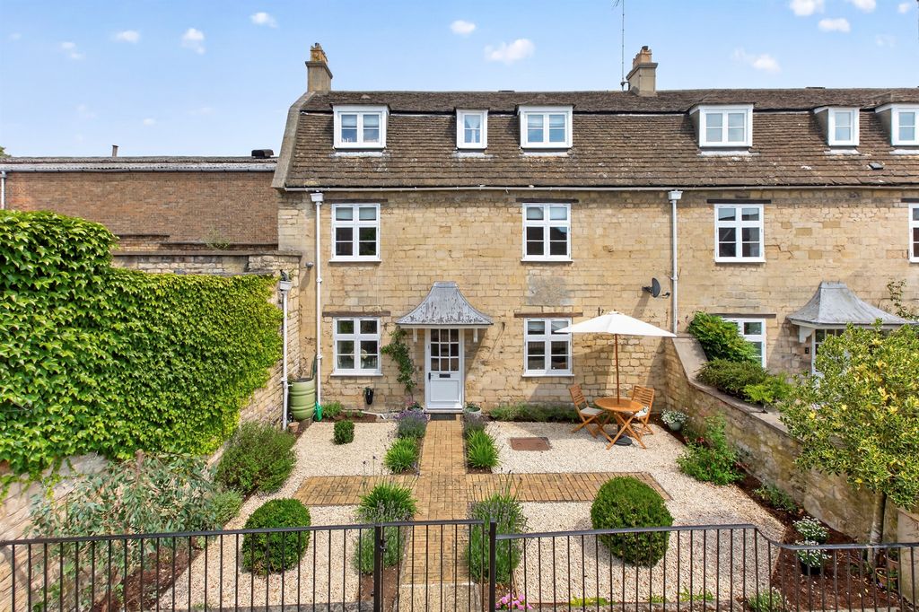Property photo 1 of 18