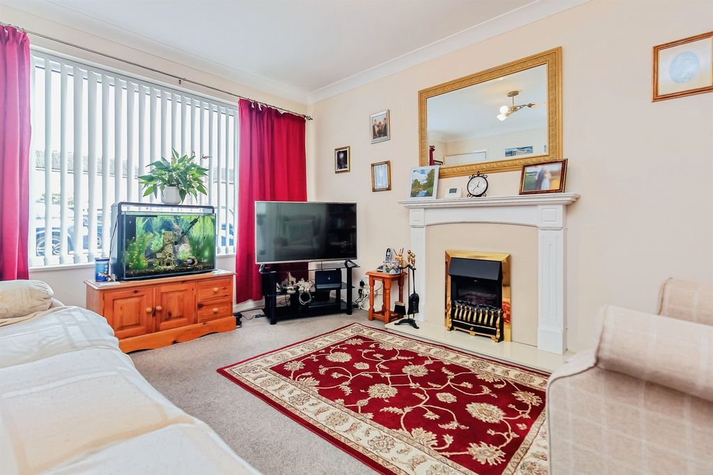 Property photo 2 of 18