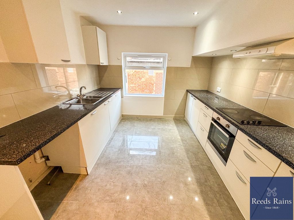 Property photo 1 of 19 Kitchen