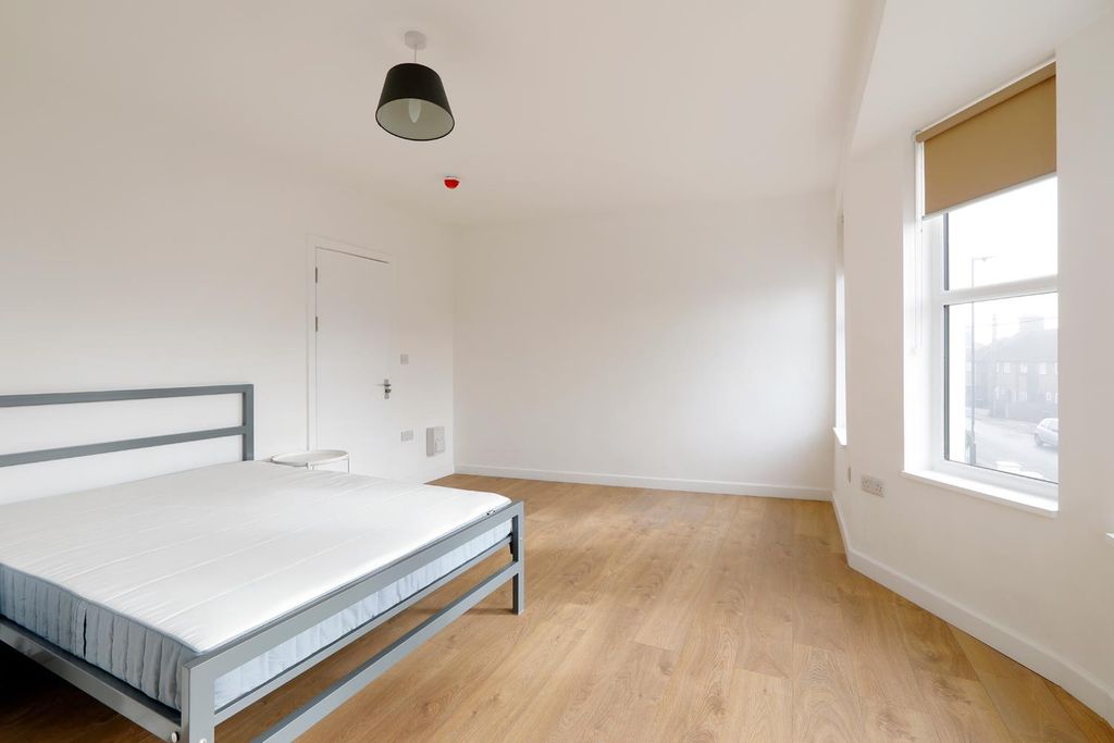 Property photo 1 of 12 Room