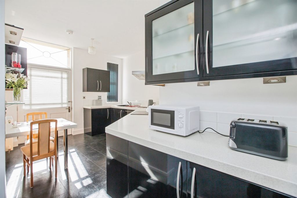 Additional image 5 of 2 bed flat for salePrescott Street, Halifax HX1