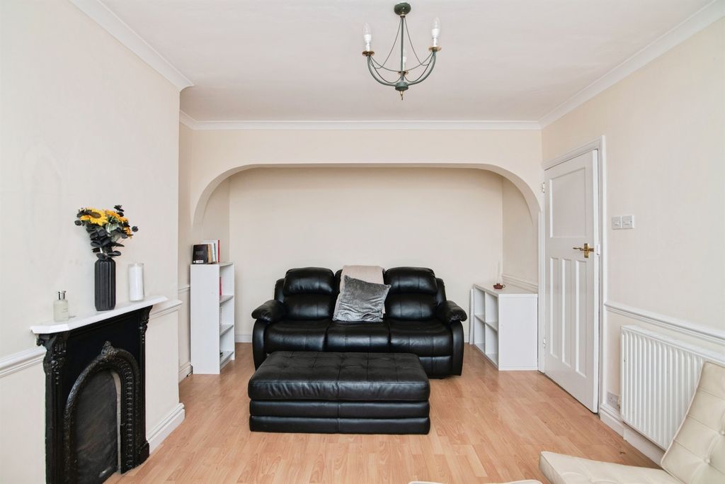 Property photo 3 of 17