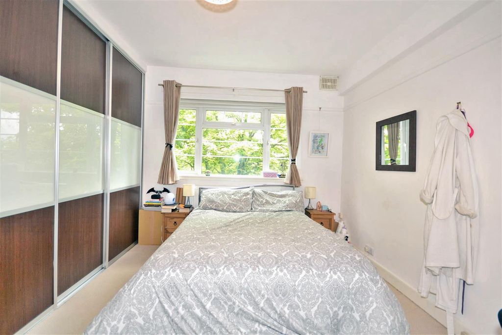 Property photo 3 of 7 Bedroom