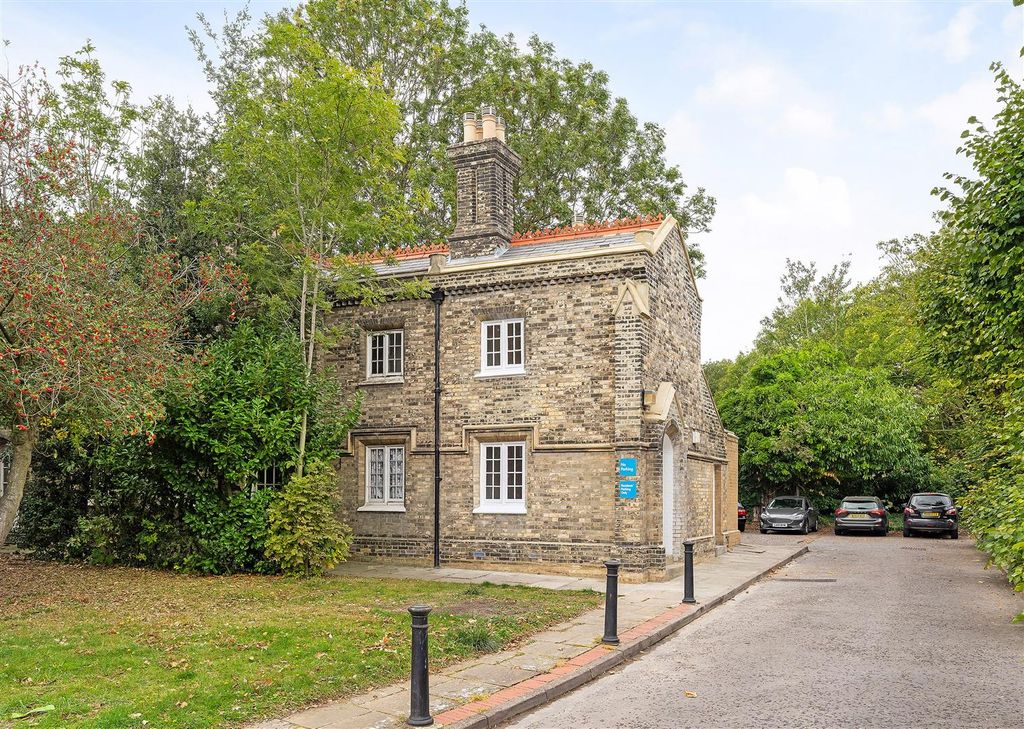 Property photo 2 of 20