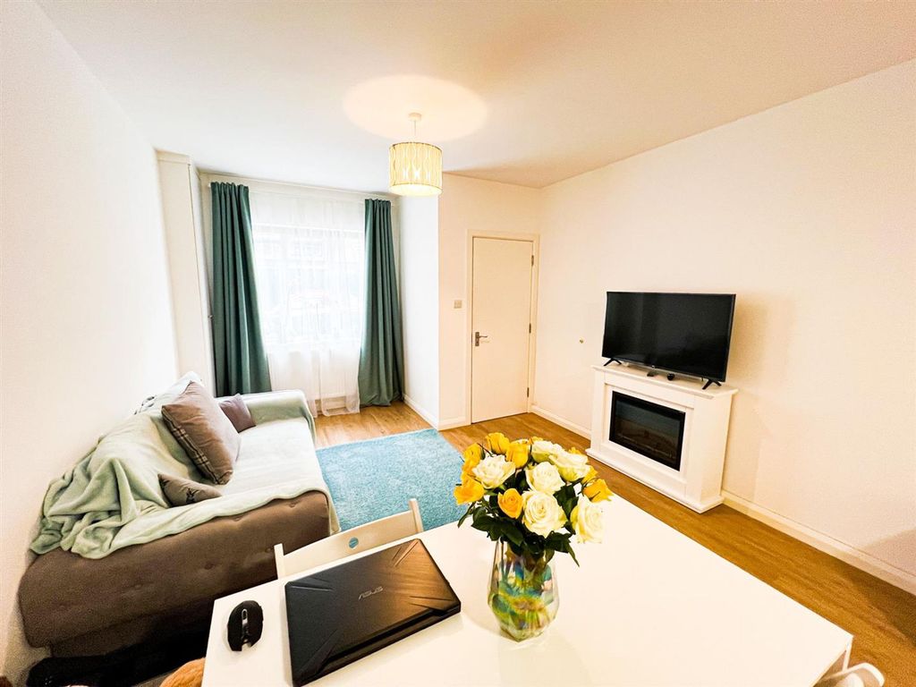 Property photo 1 of 14 Capworth Str E10