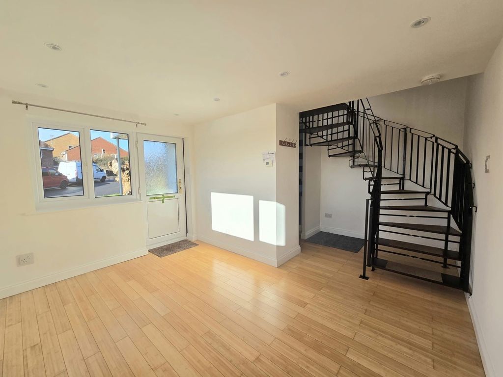 Property photo 2 of 5 Lounge