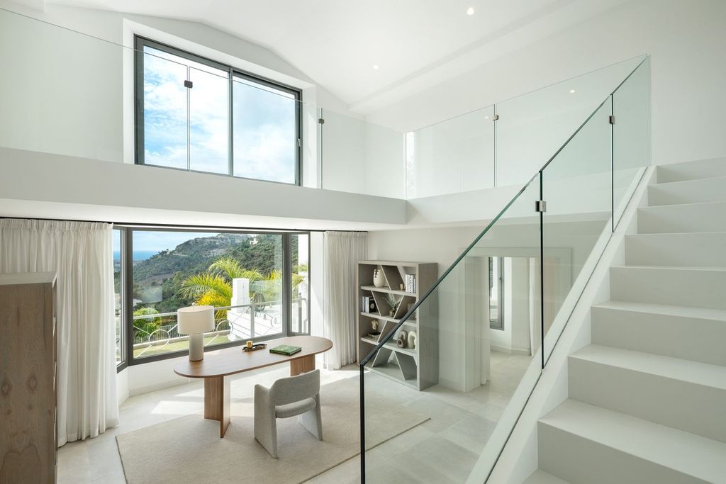 Property photo 3 of 34