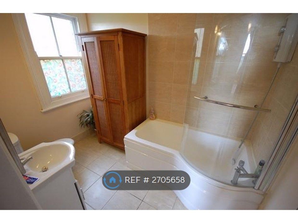 Property photo 3 of 9 Bathroom