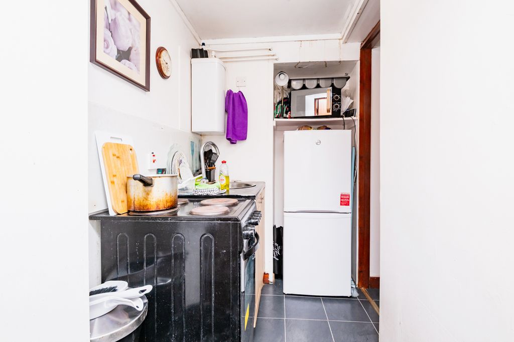Property photo 2 of 80