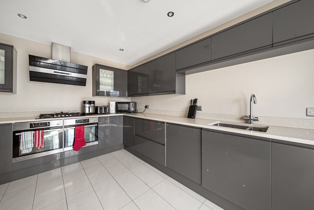 Property photo 2 of 21 4202633