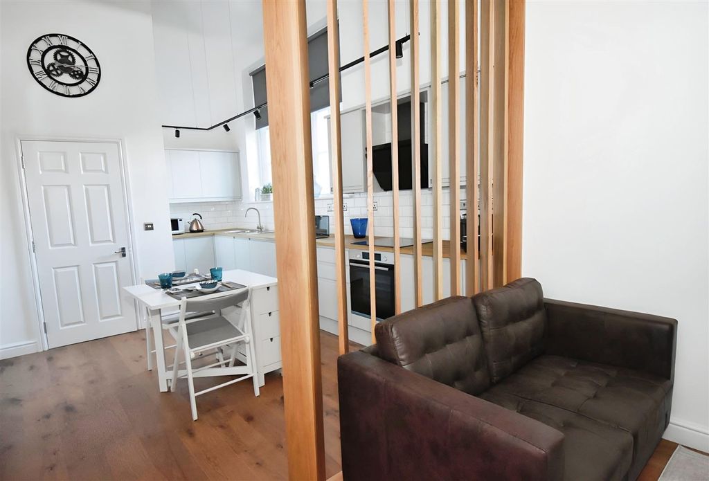 Property photo 3 of 18 51Fde785-Fc3 20Wood 20Partition.Jpg