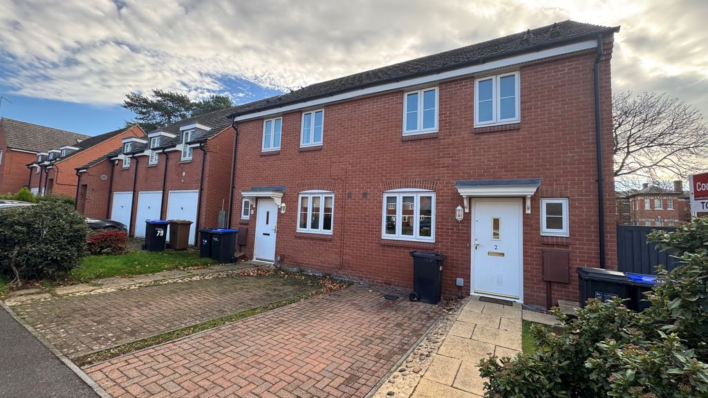 Property photo 1 of 8 Living Room