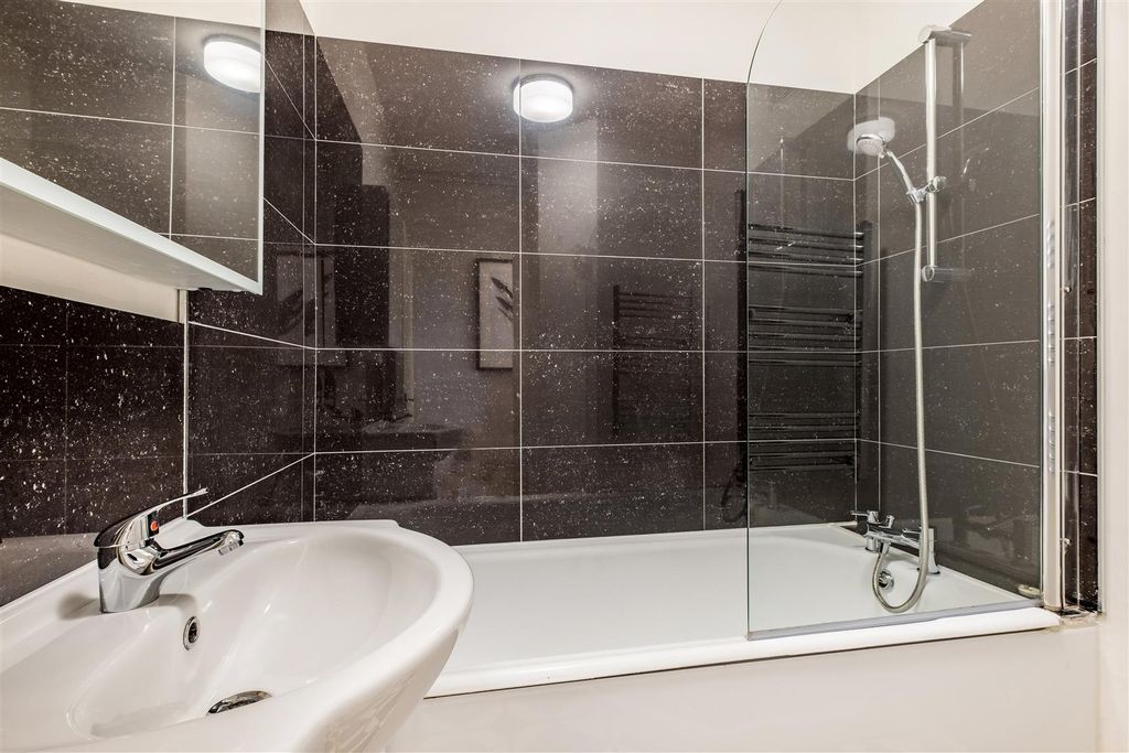 Property photo 2 of 24 8488121-Interior16.Jpg