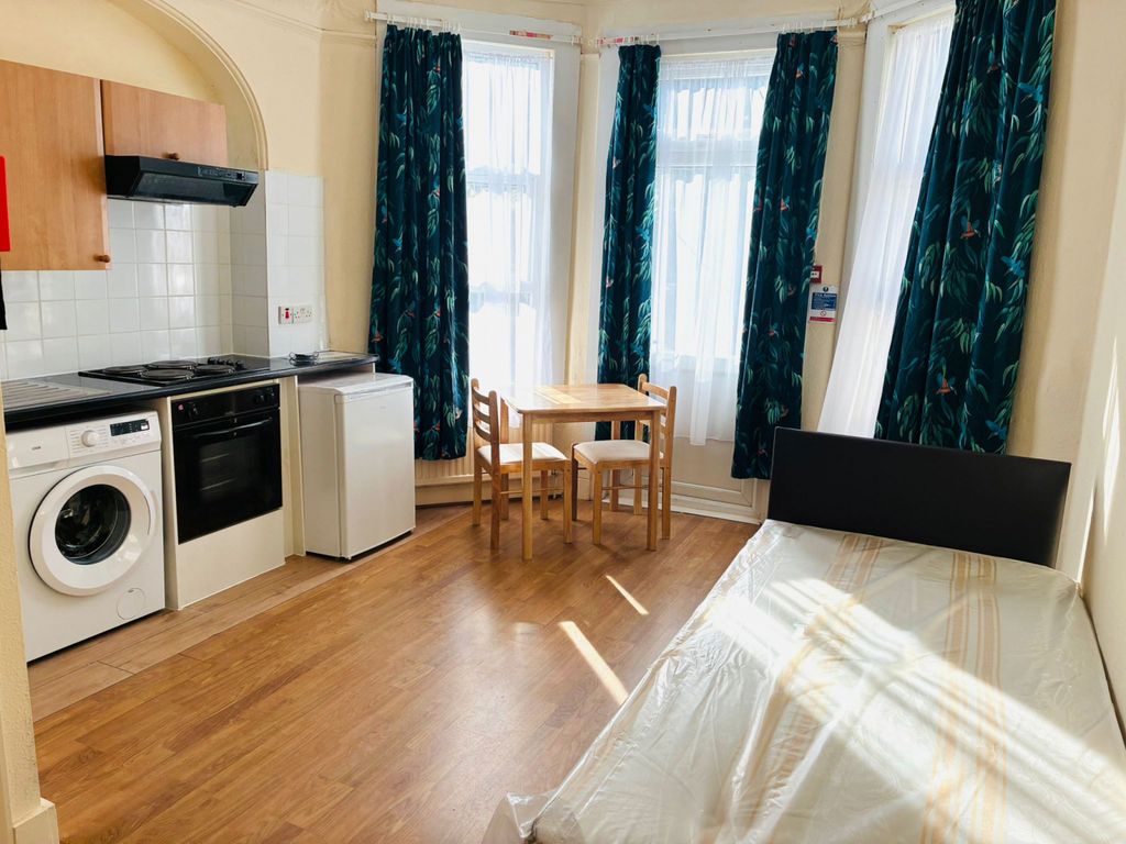 Property photo 1 of 6 A Ground Floor Self-Contained Studio, N22