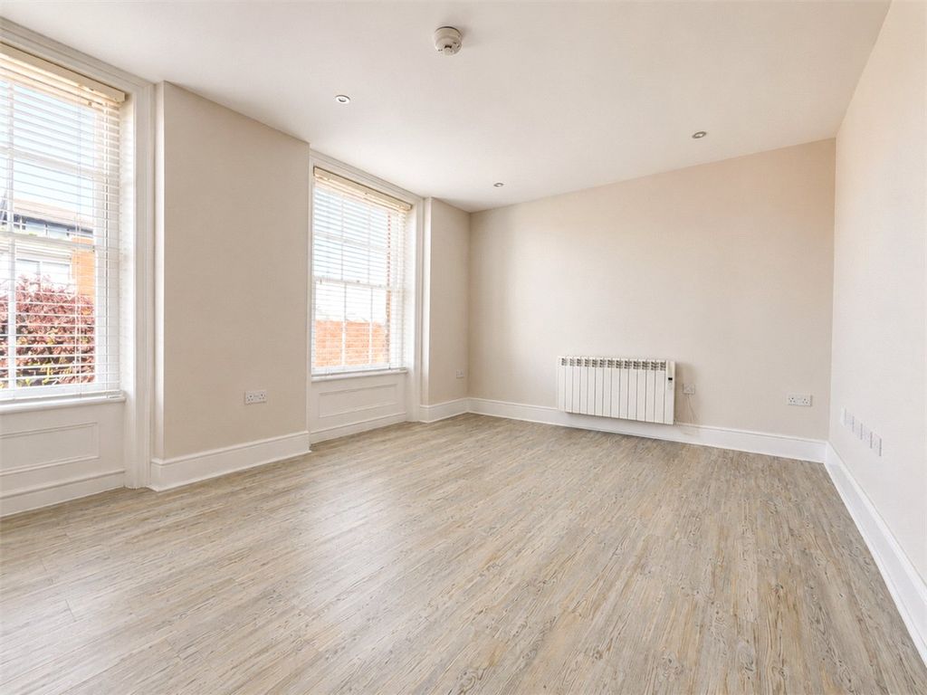 Property photo 2 of 6 Picture No. 18
