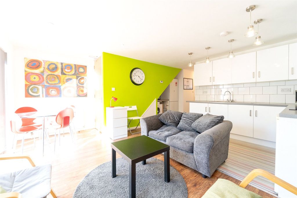 Property photo 2 of 41 Picture No. 16