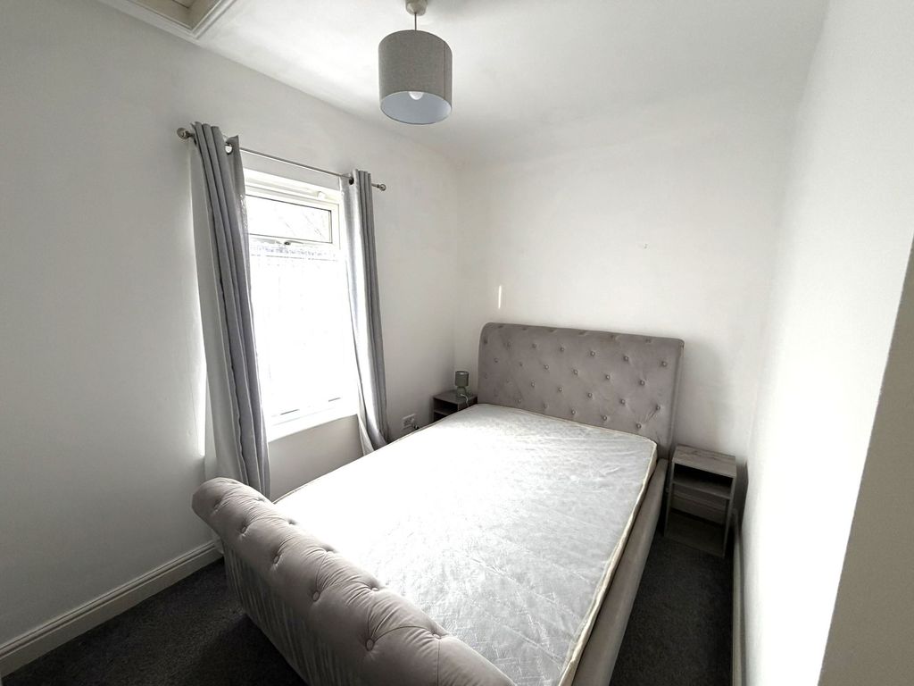 Property photo 3 of 8 Double Bedroom