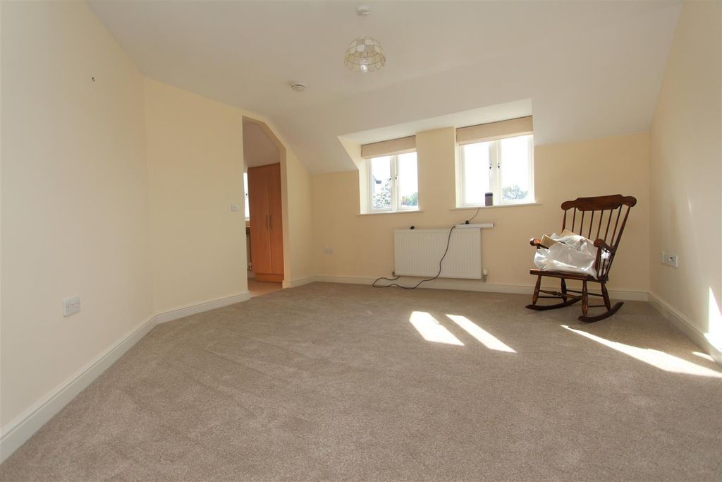Property photo 2 of 9 Img_7810 - Livingroom.Jpg