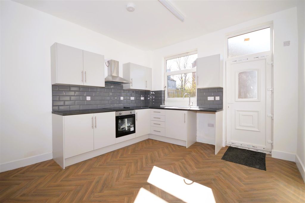 Property photo 3 of 7 Kitchen Diner