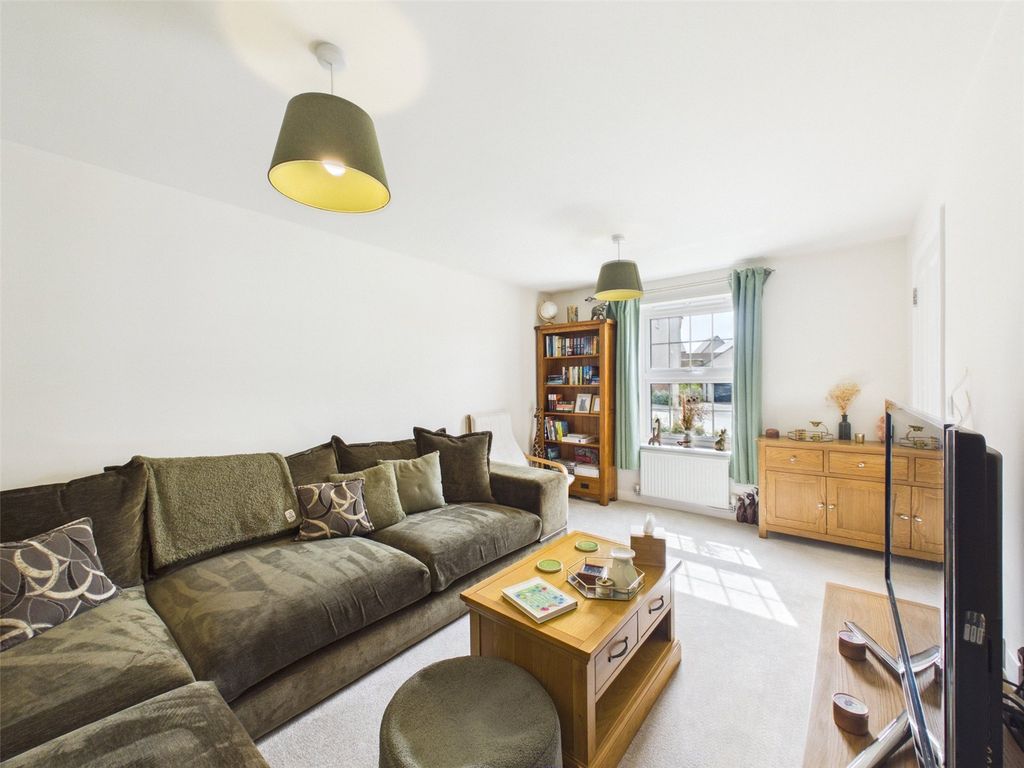 Property photo 3 of 16 Living Room