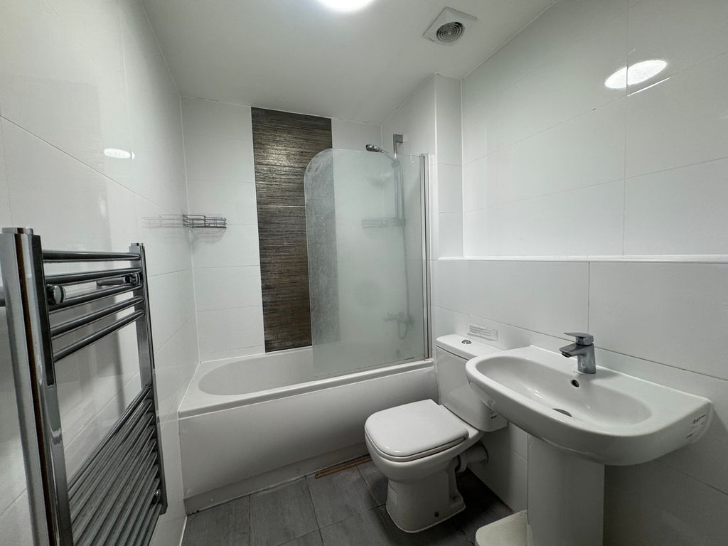 Property photo 1 of 5 Bathroom