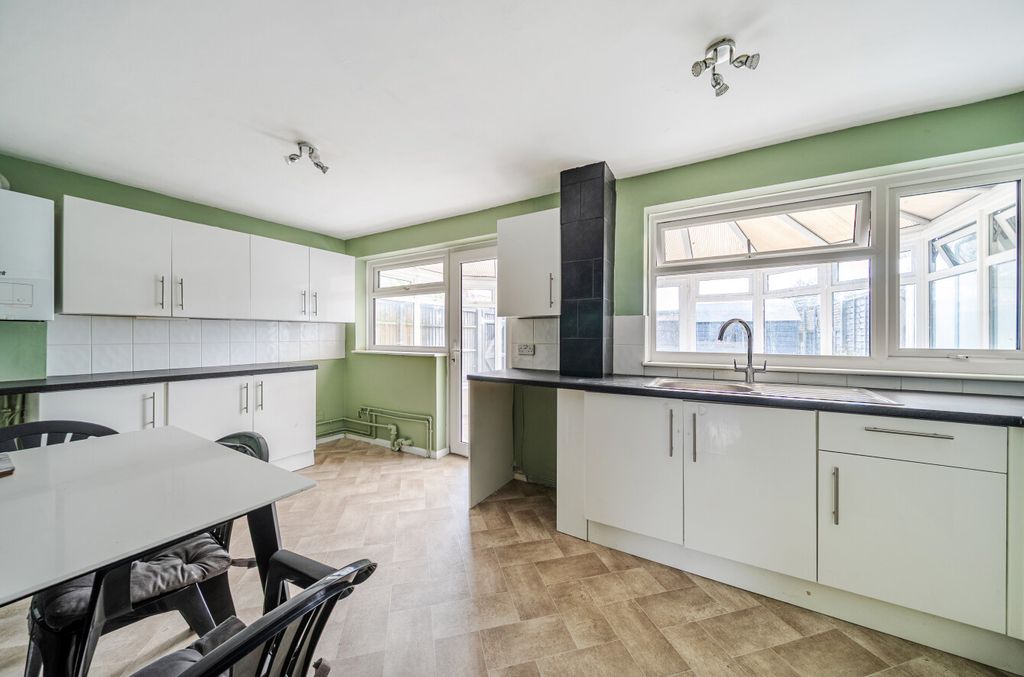 Property photo 2 of 13 1464965-19-6A0c37...
