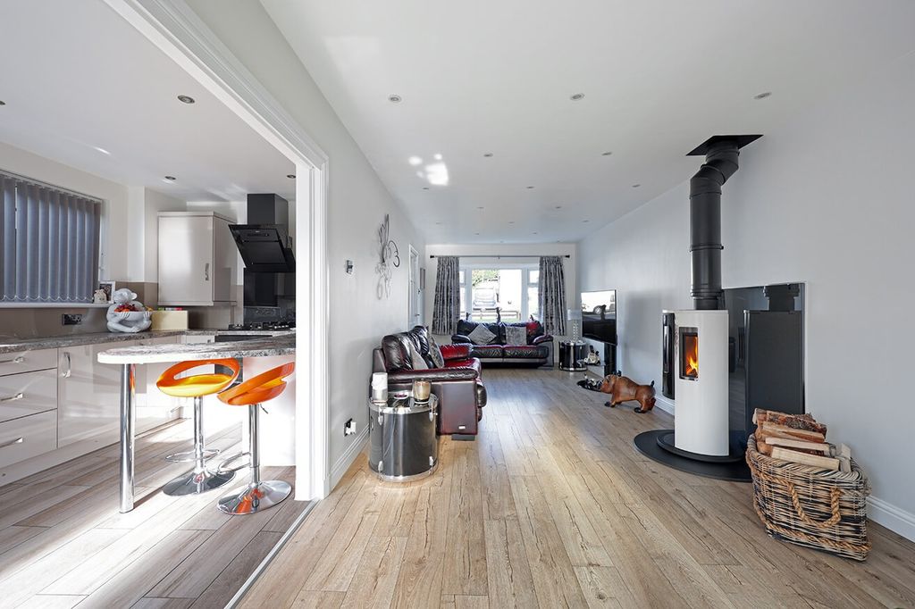 Property photo 2 of 24 4881756