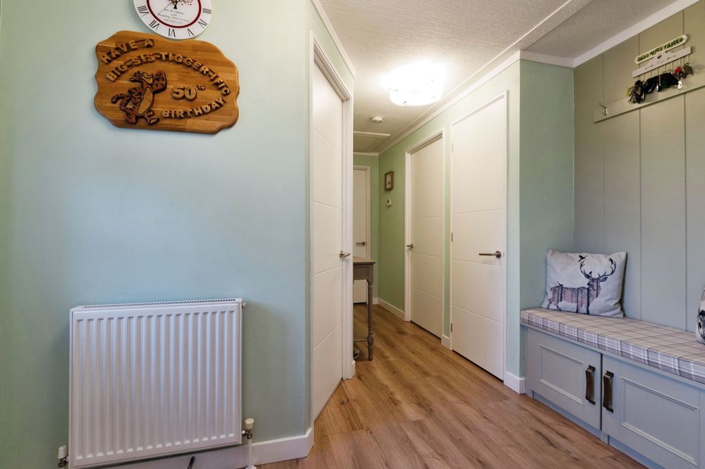 Property photo 3 of 16 Entrance Hallway