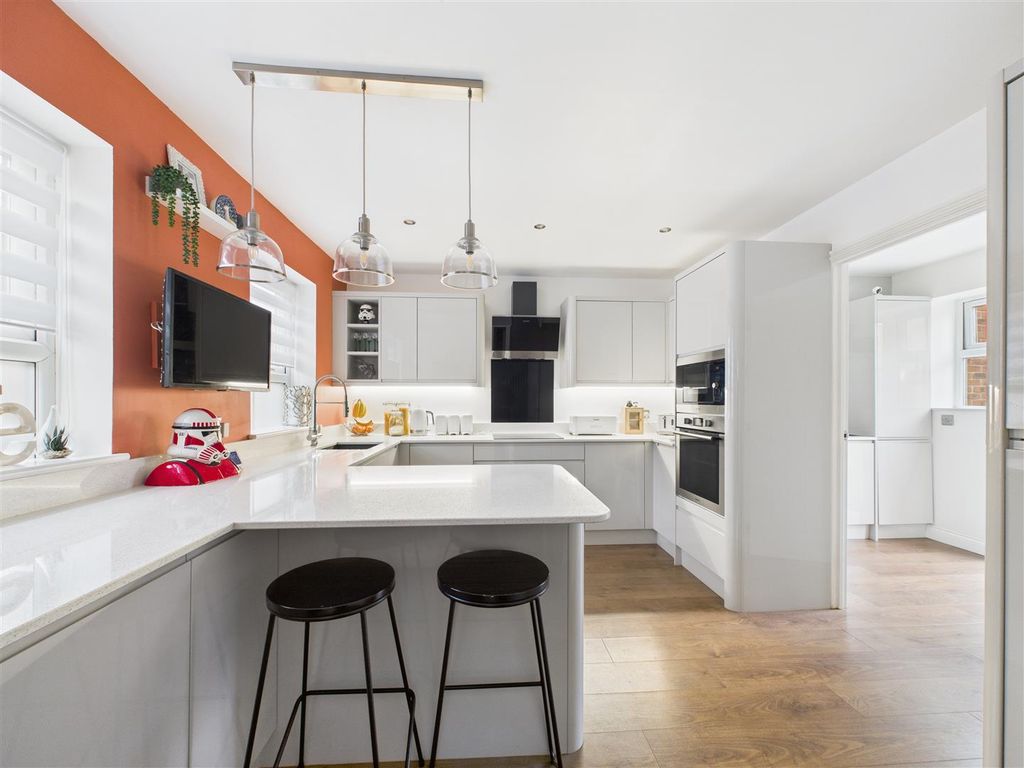 Property photo 3 of 24 Cam03303G0-Pr0237-Still023.Jpg