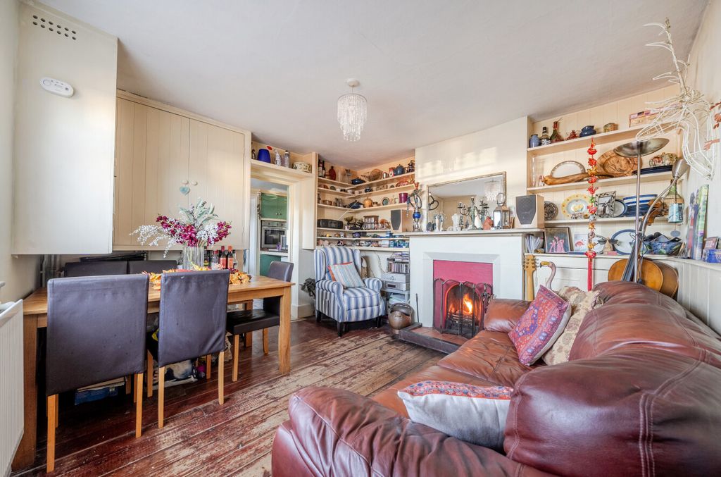 Property photo 1 of 15 1526184-18-1A11Af...