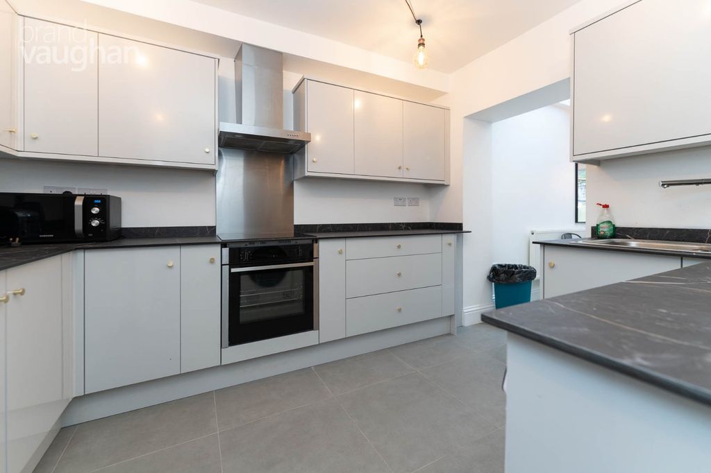 Property photo 2 of 26 Picture No. 75