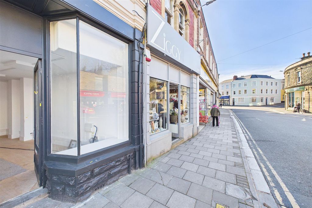 Property photo 2 of 8