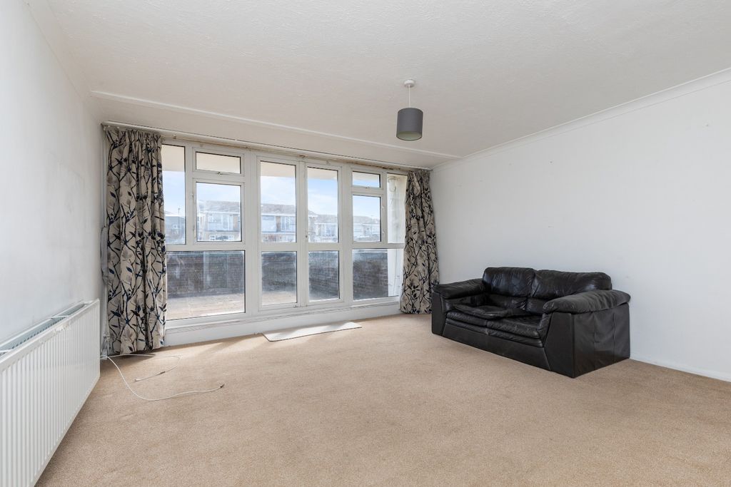 Property photo 3 of 10 4112437