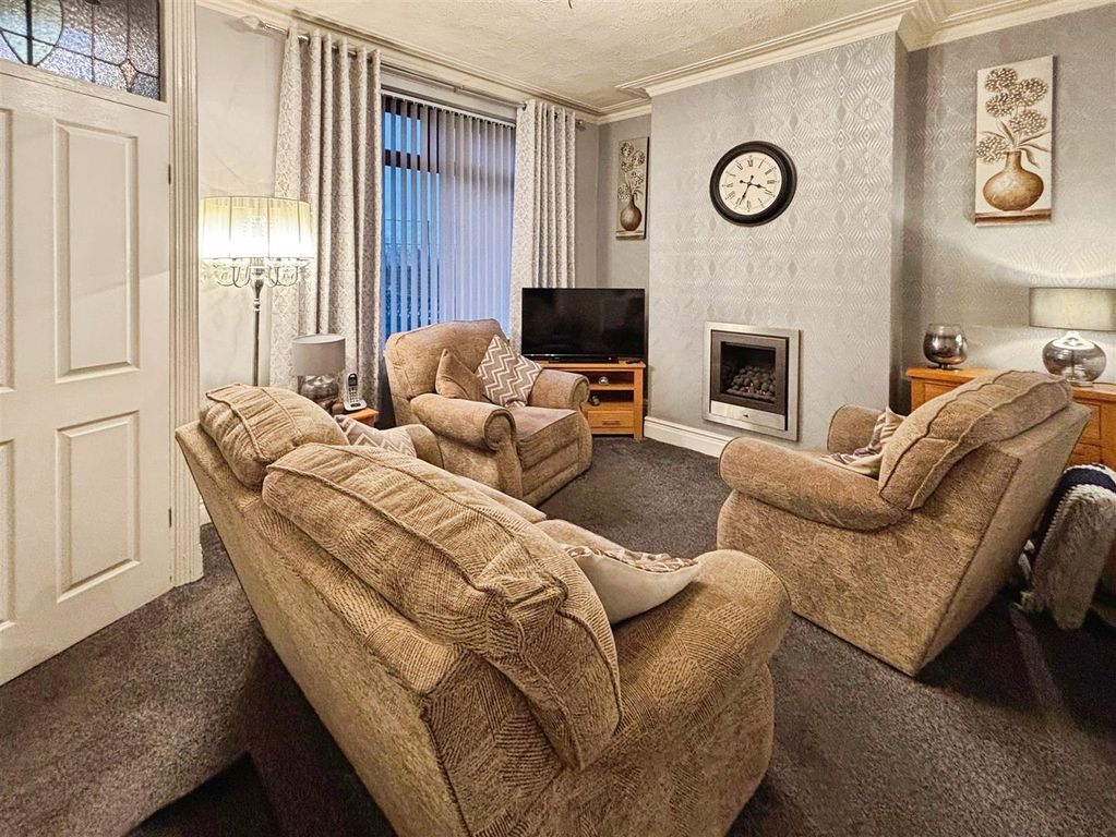 Property photo 2 of 25 Lounge